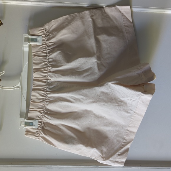 GAP Off Duty Khaki Shorts - Picture 2 of 4